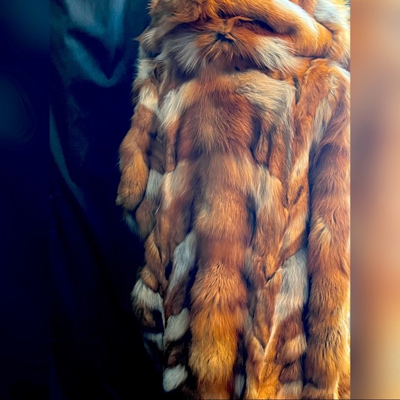 Greek Fur Coat (Natural Fox Fur Coat) - Picture 6 of 8
